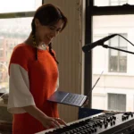 Apple MacBook Air de 13" (Meia-noite, Chip M2 da Apple com CPU de 8 núcleos, GPU de 8 núcleos e Neural Engine de 16 núcleos, Memória unificada de 16 GB, SSD de 256 GB) - Distribuidor Autorizado - Imagem 4